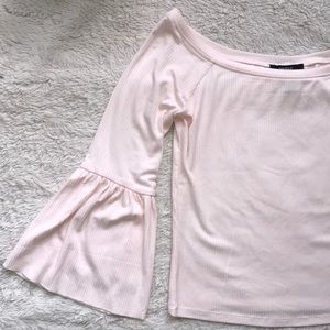 🌵3/$20 or 5/$30 NWOT off the shoulder pink ribbed bell sleeve top
